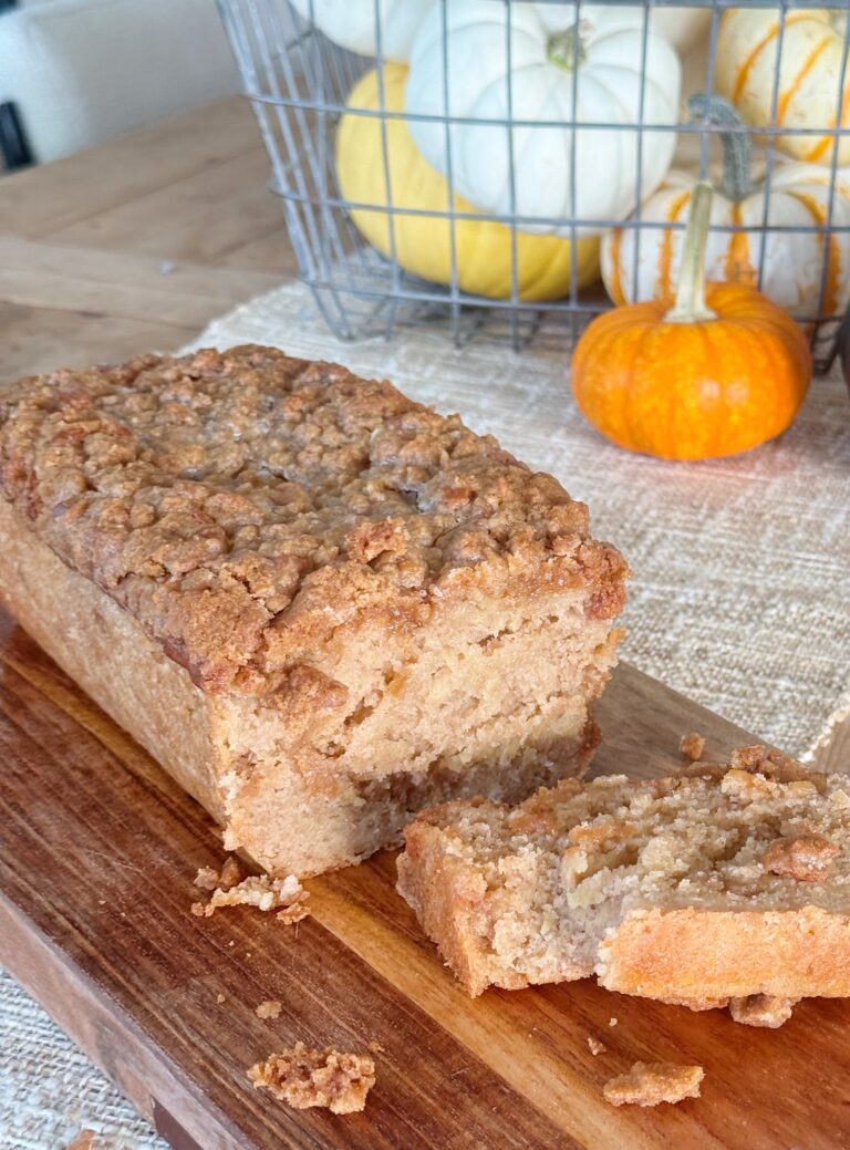 Easy Apple Cinnamon Bread with Buttery Crumble Topping