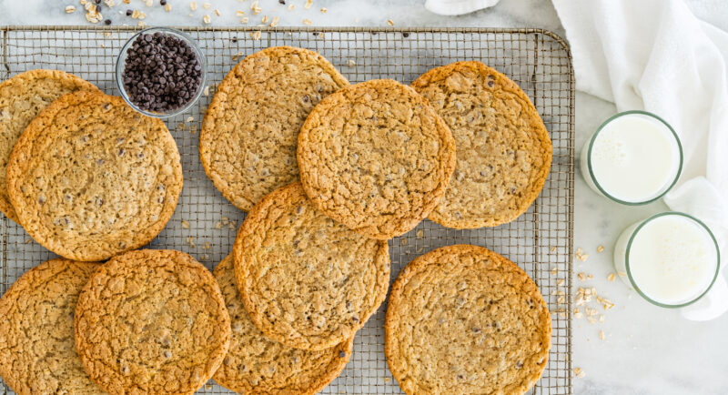 Mother's Day desserts. Chewy oatmeal chocolate chip cookie recipe
